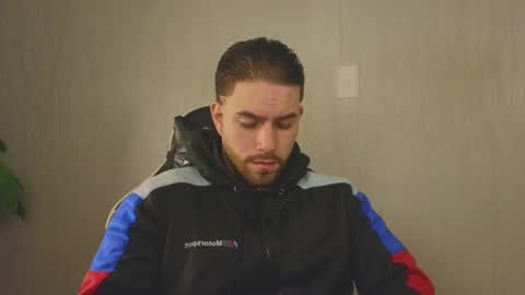 Snapshot of ades_lowe chatting on October 25, 11:40 am Ades online show from October 25, 11:40 am