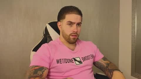 Snapshot of ades_lowe chatting on November 16, 12:00 pm Ades online show from November 16, 12:00 pm