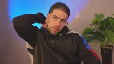 Snapshot of ades_lowe chatting on November 22, 11:31 am Ades online show from November 22, 11:31 am