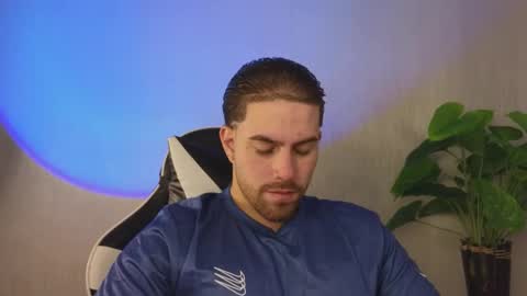 Snapshot of ades_lowe chatting on November 27, 10:50 am Ades online show from November 27, 10:50 am