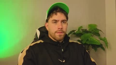 Snapshot of ades_lowe chatting on December 18, 11:16 am Ades online show from December 18, 11:16 am