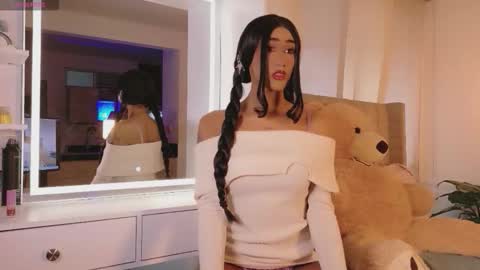 Isabellafirst online show from December 3, 8:40 pm