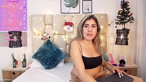 Snapshot of adharasmithh chatting on January 6, 4:23 pm AdharaSmithh online show from January 6, 4:23 pm