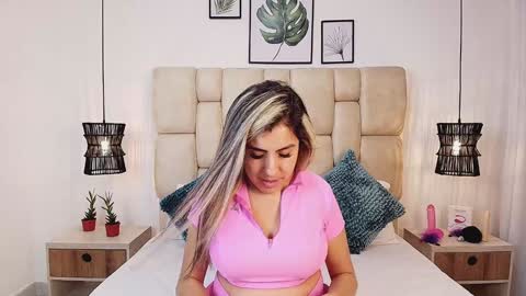 Snapshot of adharasmithh chatting on January 23, 10:22 pm AdharaSmithh online show from January 23, 10:22 pm