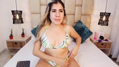 Snapshot of adharasmithh chatting on January 30, 9:47 pm AdharaSmithh online show from January 30, 9:47 pm