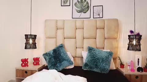 Snapshot of adharasmithh chatting on February 26, 5:53 am AdharaSmithh online show from February 26, 5:53 am