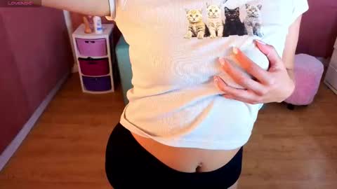 Snapshot of adharawo chatting on December 4, 2:04 pm Adhara online show from December 4, 2:04 pm