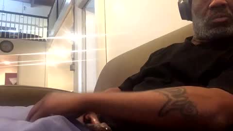 Snapshot of adick_ting chatting on December 8, 8:15 pm adick_ting online show from December 8, 8:15 pm