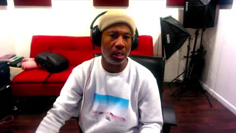 Snapshot of adick_ting chatting on December 10, 7:26 am adick_ting online show from December 10, 7:26 am