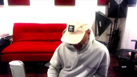 Snapshot of adick_ting chatting on December 25, 7:24 am adick_ting online show from December 25, 7:24 am