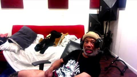 Snapshot of adick_ting chatting on January 7, 10:43 am adick_ting online show from January 7, 10:43 am