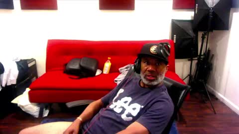 Snapshot of adick_ting chatting on January 10, 8:37 pm adick_ting online show from January 10, 8:37 pm