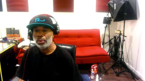 adick_ting online show from November 18, 10:41 am