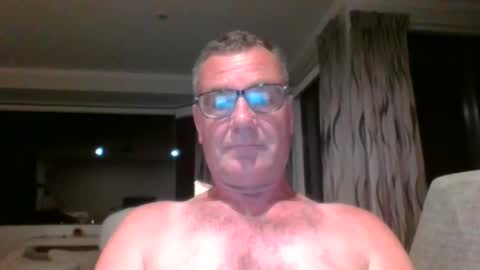 adjustable14 online show from December 3, 10:28 am