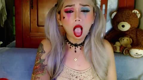 jasmine online show from December 1, 9:48 pm