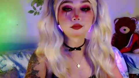 Snapshot of adorableslutxxx chatting on October 31, 8:43 pm jasmine online show from October 31, 8:43 pm