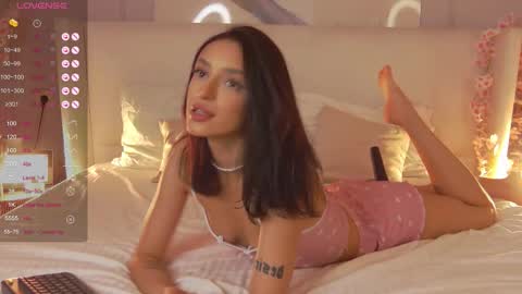 adoracortes online show from October 15, 5:29 am