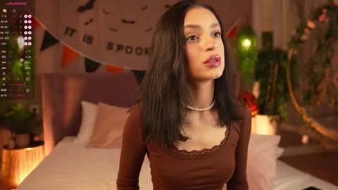 adoracortes online show from October 30, 5:09 am