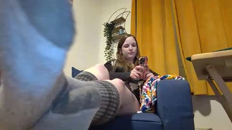 Snapshot of adorequeenbunny chatting on January 3, 8:43 pm Queen Bunny online show from January 3, 8:43 pm