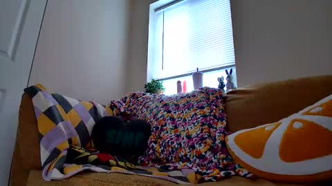 Snapshot of adorequeenbunny chatting on December 14, 8:24 pm Queen Bunny online show from December 14, 8:24 pm