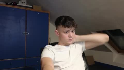 Snapshot of adr_twink chatting on December 3, 11:35 pm ADR Twink online show from December 3, 11:35 pm