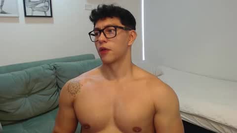 Snapshot of adrian_del_mar chatting on February 21, 4:19 pm Adrian del Mar online show from February 21, 4:19 pm