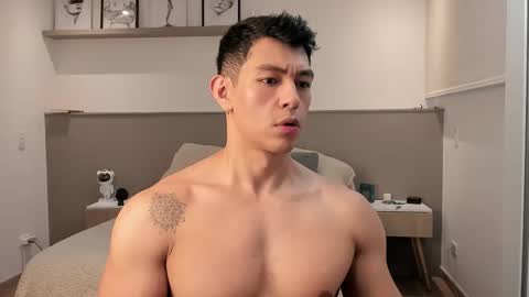 Snapshot of adrian_del_mar chatting on March 22, 4:43 pm Adrian del Mar online show from March 22, 4:43 pm