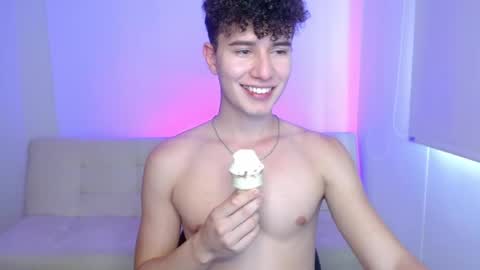 Snapshot of adrian_morelli chatting on March 5, 7:10 pm adrian morelli online show from March 5, 7:10 pm