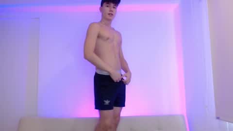 Snapshot of adrian_morelli chatting on March 21, 7:28 pm adrian morelli online show from March 21, 7:28 pm