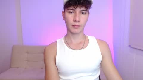 Snapshot of adrian_morelli chatting on March 26, 12:50 am adrian morelli online show from March 26, 12:50 am