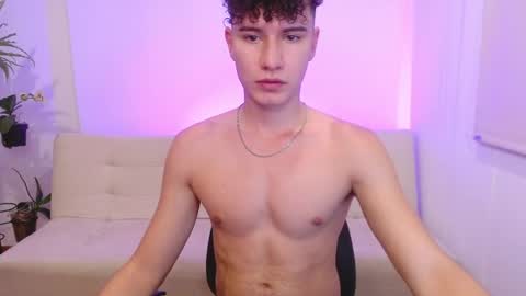 Snapshot of adrian_morelli chatting on March 30, 12:00 am adrian morelli online show from March 30, 12:00 am