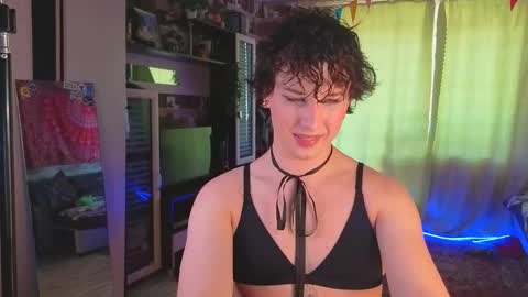 Adri online show from March 25, 7:03 am