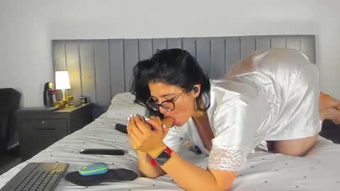 Adriana online show from March 7, 2:30 am