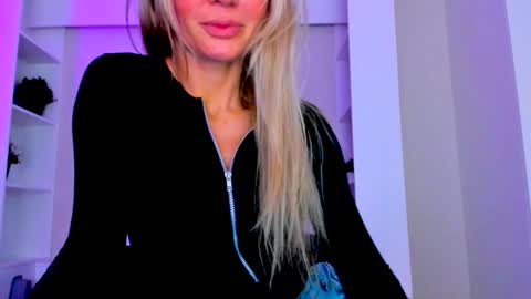 Adriana online show from February 1, 9:19 pm
