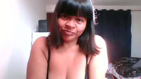 Snapshot of adrianagogo18 chatting on December 1, 1:05 pm adrianagogo18 online show from December 1, 1:05 pm