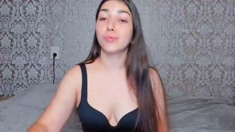 Adriana online show from June 25, 6:45 pm