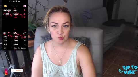 Adriana Paredes  online show from January 21, 1:00 pm