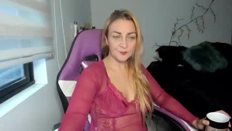 Adriana Paredes  online show from July 14, 12:11 pm