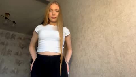 Caroline online show from March 26, 1:38 pm