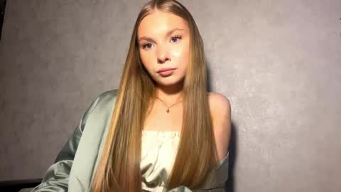 Caroline online show from April 18, 3:38 pm