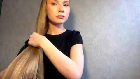 Caroline online show from April 19, 2:27 pm