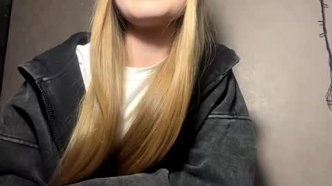 Caroline online show from April 28, 4:23 pm