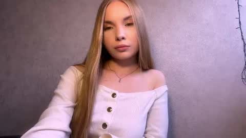 Caroline online show from May 16, 2:16 pm