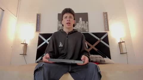 Adrian online show from November 19, 4:34 am