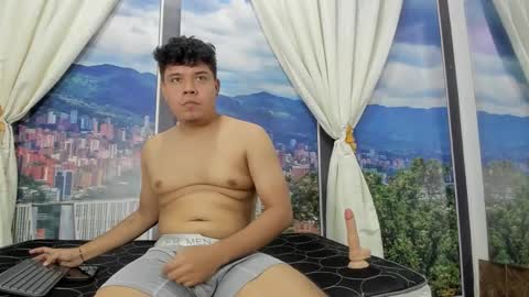 Snapshot of adrianwalkerr chatting on March 20, 5:45 am adrianwalkerr online show from March 20, 5:45 am