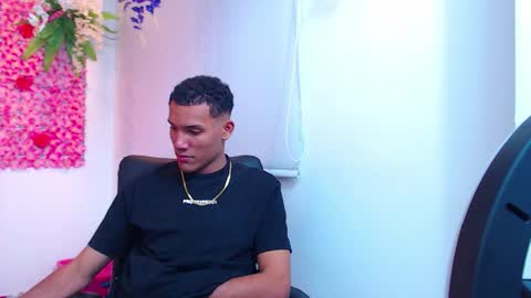 adriel_and_risitos_ online show from September 18, 6:15 am