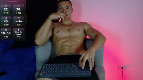 Snapshot of adriel_escalante chatting on April 3, 2:20 am adriel_escalante online show from April 3, 2:20 am