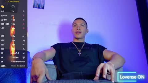 Snapshot of adriel_escalante chatting on June 7, 2:37 am adriel_escalante online show from June 7, 2:37 am