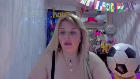 adriiana_fox_ online show from June 16, 11:07 pm