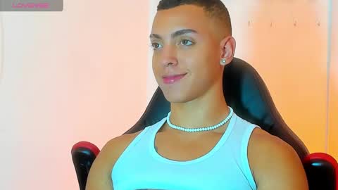 Snapshot of adriianlopez chatting on December 9, 6:46 pm Adrian Lopez online show from December 9, 6:46 pm